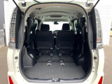 普段のお買い物や通勤、送迎等に十分な荷室スペースを確保しております。セカンドシートを倒すと、大きな荷物の積載も可能です♪
