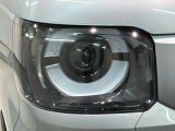 LEDヘッドライトは、点灯の瞬間から最大光量を発揮し、突然暗くなるトンネルなどでの安定感を高めます。