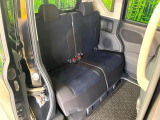 後部座席も気になるようなキズ・汚れやへたり等、大きなダメージはなく、良好な状態です。