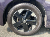 純正のアルミホイールです!お車に合ったデザインのホイールになっています!