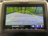【バックカメラ】駐車時に後方がリアルタイム映像で確認できます。大型商業施設や立体駐車場での駐車時や、夜間のバック時に大活躍!運転スキルに関わらず、今や必須となった装備のひとつです!