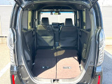 普段のお買い物や通勤、送迎等に十分な荷室スペースを確保しております。セカンドシートを倒すと、大きな荷物の積載も可能です♪