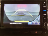バックでの車庫入れも安心です! リアカメラが付いているバックモニター付のナビを装備しております。操作線もついており距離感も画面から確認できます。