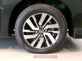 純正のアルミホイール装着車です。タイヤサイズは165/65R14です。