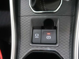 電動パーキングブレーキを搭載。スイッチ操作でパーキングブレーキを作動・解除することが可能ですので、操作の力が不要ですよ♪
