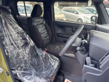 毎日過ごす運転席は要チェック。シートのへたり・擦れ、視界のイメージまで伝わる重要ポイント。