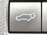 【パワーバックドア】スマートキーや運転席のボタンを押すだけでリアゲートが自動で開閉します!荷物を持っている時や、高い位置にあるバックドアを閉める際に便利な機能です♪