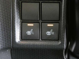 運転席と助手席には寒い時にうれしいシートヒーターが装備されてます。