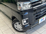 【LEDヘッドライト】悪天候や夜間走行時も良好な視界を確保し安心して運転できる高輝度LEDヘッドライトを装備!点灯速度が早く、消費電力も抑えられています。