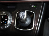 軽い力でシフトチェンジができる「エレクトロシフトマチック」を装備しております。
