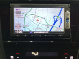 ナビゲーションはフルセグTV対応のGathers純正メモリーナビを搭載しています。Bluetoothオーディオ機能がありますので、スマートフォンなどの音楽も再生できます。