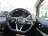 ステアリングスイッチがついています。オーディオの操作が手元でできるので便利で安心ですね♪