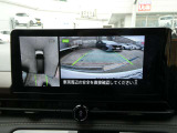 これが【アラウンドビューモニター】上空から見下ろしているかのような映像を映し出して、スムーズな駐車をアシスト