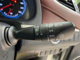 【オートライト】周りの明るさに応じて自動でヘッドライトの点灯・消灯ができる機能です!ライトの付け忘れ・消し忘れなどが無くなり、雨の日や夕方の走行も安心!トンネル通過時も便利ですね♪