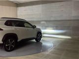 LEDヘッドランプです。十分な明るさを保ちつつも消費電力が少なく、バルブ寿命も長いのが特徴です。瞬時にMAXの光量を発揮するのもLEDならではです。☆LEDフォグランプも装備☆