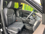 運転席シート廻りは使用感も少なく、良好な状態となっています。前オーナー様が丁寧に使っていたことがよくわかりますね。