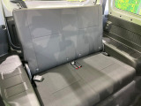 後部座席も気になるようなキズ・汚れやへたり等、大きなダメージはなく、良好な状態です。