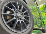 【14インチアルミホイール】外観にマッチしたアルミホイールを装着しております。各種アルミホイールや、スタッドレスタイヤも取扱いしております。是非ご相談ください♪