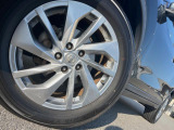 【純正18インチアルミホイール】外観にマッチした純正アルミホイールを装着しております。各種社外アルミホイールや、スタッドレスタイヤも取扱いしております。是非ご相談ください♪