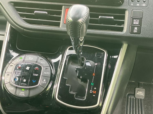 トヨタ ヴォクシー 2.0 ZS 煌 4WD の中古車詳細 (35,800km, ブラック