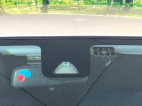 【スマートアシスト】走行中に前方の車両等を認識し、衝突しそうな時は警報とブレーキで衝突回避と被害軽減をアシスト。より安全にドライブをお楽しみいただけます。