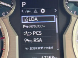 【トヨタセーフティセンス】走行中に前方の車両等を認識し、衝突しそうな時は警報とブレーキで衝突回避と被害軽減をアシスト。より安全にドライブをお楽しみいただけます。