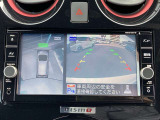 アラウンドビューモニターは4方のカメラで真上から車を見たようにモニターで確認ができる日産の自慢の装備です。是非実際の車で体感してみてください。