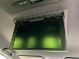 【フリップダウンモニター】12型大画面モニターで後席でもエンタメをお楽しみいただけます。小さなお子様にも大人気の装備です♪