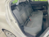 後部座席も気になるようなキズ・汚れやへたり等、大きなダメージはなく、良好な状態です。