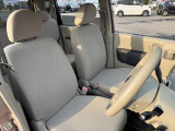 運転席シート廻りは使用感も少なく、良好な状態となっています。前オーナー様が丁寧に使っていたことがよくわかりますね。