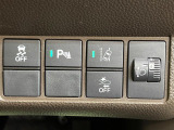 【ホンダセンシング】走行中に前方の車両等を認識し、衝突しそうな時は警報とブレーキで衝突回避と被害軽減をアシスト。より安全にドライブをお楽しみいただけます。