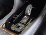 電動パーキングブレーキ・ブレーキホールドを装備してます。ホールド機能は信号待ちが多い一般道で疲労軽減になり、大好評です!