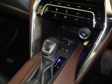 電動パーキングブレーキ・ブレーキホールドを装備してます。ホールド機能は信号待ちが多い一般道で疲労軽減になり、大好評です!