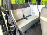 後部座席も気になるようなキズ・汚れやへたり等、大きなダメージはなく、良好な状態です。