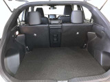 バックドアを上げた状態です。シートを倒せば荷室のスペースが広くなります!用途に合わせて快適な室内を!