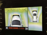 パノラミックビューモニターを装備。駐車場や交差点でクルマを真上から見るように周囲を確認できます。機能の詳細は販売店スタッフまでおたずねください。