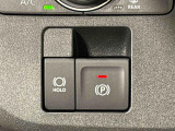 指先だけで簡単に操作が可能な電動パーキングブレーキを採用。「HOLD」スイッチを押すと、渋滞や信号待ちなどでブレーキペダルから足を離しても、ブレーキを保持するので安心です