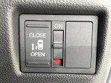 【パワースライドドア】スマートキーや運転席のスイッチでスライドドアの開閉が可能♪電動だから力を入れてドアを開ける必要が無く、小さいお子様でも、重い荷物を持っている時もラクに開け閉めできます♪