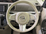 インテリアに合わせたデザインのステアリングは、運転される方のことも考え、運転しやすい形状、大きさです。是非一度、実際に触ってお確かめください。
