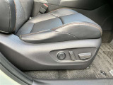 パワーシート搭載。微妙な調整が手軽にでき、最適なポジションで運転することが可能です。