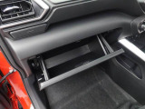 納車の前にはエンジンオイル、オイルエレメント、エアクリーナー、クーラント、バッテリー、ワイパーゴムのチェックまたは交換を行います!