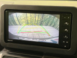 【バックカメラ】駐車時に後方がリアルタイム映像で確認できます。大型商業施設や立体駐車場での駐車時や、夜間のバック時に大活躍!運転スキルに関わらず、今や必須となった装備のひとつです!