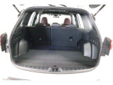 大容量のラゲッジルーム。リヤシートのバックレストを分割して倒す事で拡張出来ます
