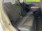後部座席も気になるようなキズ・汚れやへたり等、大きなダメージはなく、良好な状態です。
