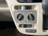 寒い冬も暑い夏も全席に快適な空調を届けてくれる、ダイヤル式エアコンを装備♪