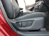 パワーシート搭載。微妙な調整が手軽にでき、ピッタリなポジションで運転することが可能です。