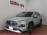 大人気SUV RAV4です!スタイリッシュな外観と、雪道も安心の4WD。アウトドアにもキャンプにもピッタリな1台ですね♪