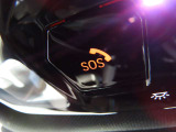SOSコール/エアバックが展開するような深刻な事故において、自動でSOSコールを発信します。車内で急病人が出るような緊急時は、手動で発信可能です。