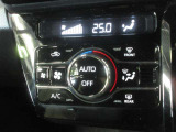 エアコンはオートエアコンになっています。