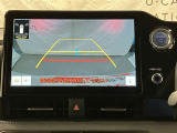バックガイドモニターで、後方を確認しながら安心して駐車することができます。運転初心者も熟練者も必須の機能ですよ!